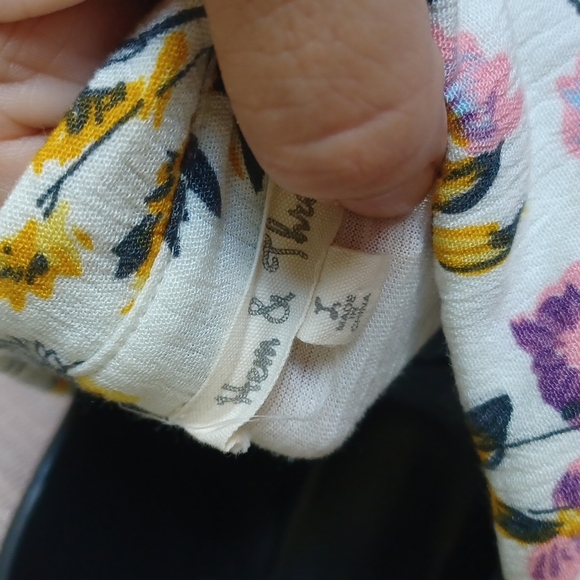 Hem & thread baby doll top sz L, creme, floral, stretchy, 20" PTP, 24" long - Picture 4 of 4